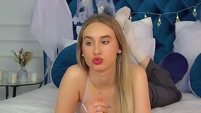 Snapshot of VictoriaHopsons chatting on October 21, 2025, 4:17 pm VictoriaHopsons online show from October 21, 2025, 4:17 pm