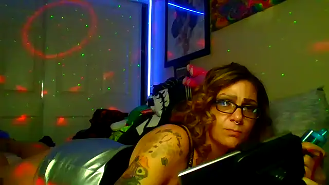 Snapshot of SparklesB1tch chatting on November 29, 2025, 6:52 pm SparklesB1tch online show from November 29, 2025, 6:52 pm