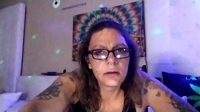 SparklesB1tch online show from April 27, 2026, 4:10 am