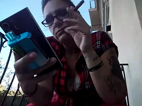 Snapshot of SparklesB1tch chatting on November 22, 2025, 11:25 pm SparklesB1tch online show from November 22, 2025, 11:25 pm