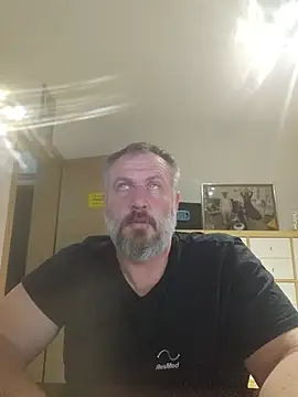 Snapshot of Flotschy85 chatting on June 2, 2026, 8:20 pm Flotschy85 online show from June 2, 2026, 8:20 pm