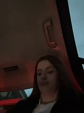 KittyQueeny online show from October 28, 2025, 2:05 pm