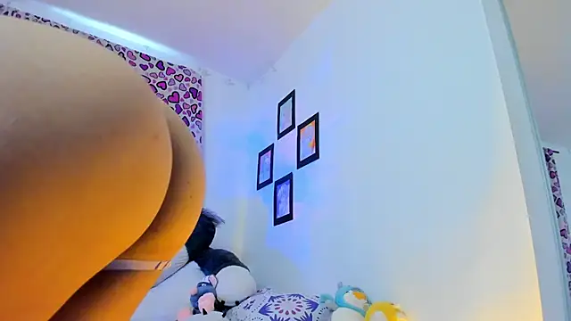 Snapshot of milita_houston chatting on November 22, 2025, 5:45 pm milita houston online show from November 22, 2025, 5:45 pm