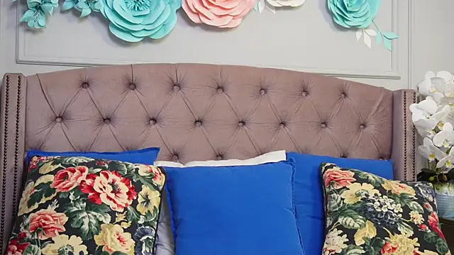 Snapshot of JenniferLovve chatting on October 17, 2025, 3:21 am JenniferLovve online show from October 17, 2025, 3:21 am