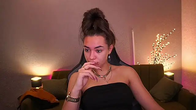 Snapshot of EricaSin chatting on October 18, 2025, 7:10 am EricaSin online show from October 18, 2025, 7:10 am