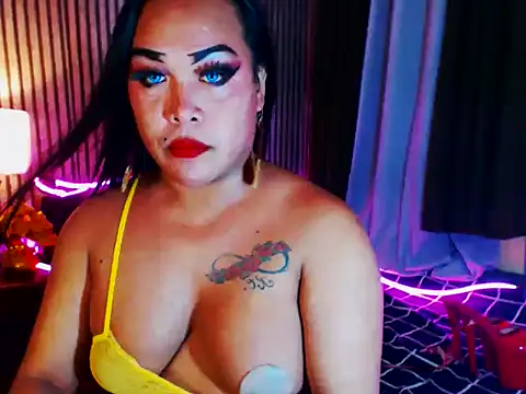 Snapshot of CumFactoryLuna chatting on July 12, 2026, 9:43 am CumFactoryLuna online show from July 12, 2026, 9:43 am