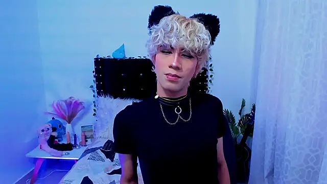 Cooperrosscute233 online show from November 12, 2025, 8:23 pm