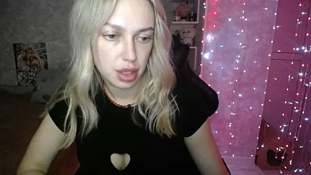 Snapshot of NickyAdamidi chatting on November 25, 2025, 6:19 pm NickyAdamidi online show from November 25, 2025, 6:19 pm