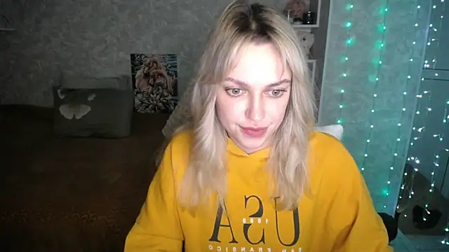 Snapshot of NickyAdamidi chatting on November 18, 2025, 4:54 pm NickyAdamidi online show from November 18, 2025, 4:54 pm