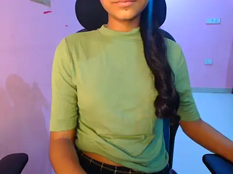 Lipsika07 online show from September 12, 2025, 6:18 pm