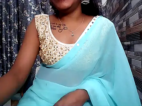 HOT AARVI11 online show from November 7, 2025, 5:17 pm