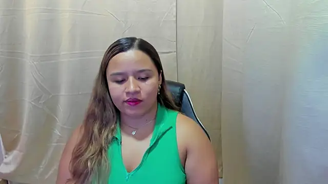 Snapshot of ElaBourn_ chatting on May 7, 2026, 3:37 pm ElaBourn online show from May 7, 2026, 3:37 pm