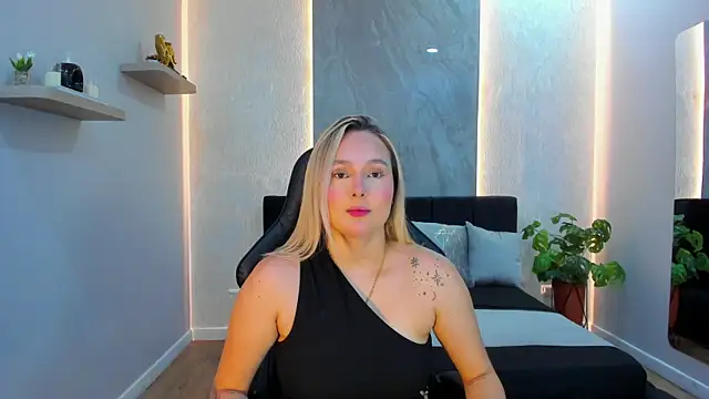 Snapshot of Emmaa_white_ chatting on July 4, 2026, 5:39 pm Emmaa white online show from July 4, 2026, 5:39 pm