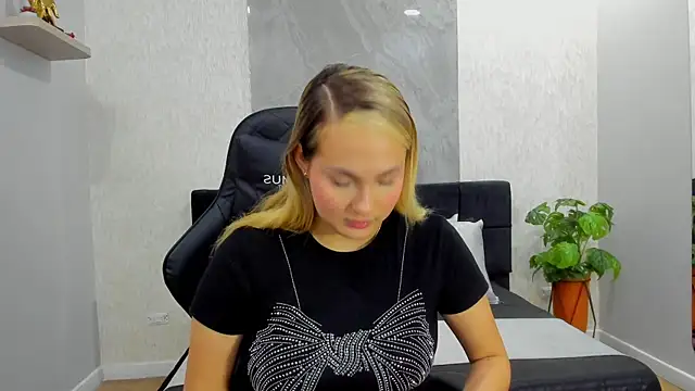 Snapshot of Emmaa_white_ chatting on May 12, 2026, 5:30 pm Emmaa white online show from May 12, 2026, 5:30 pm