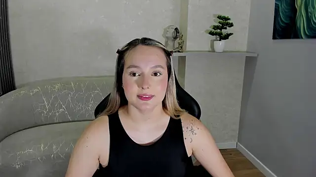 Snapshot of Emmaa_white_ chatting on July 31, 2026, 5:32 pm Emmaa white online show from July 31, 2026, 5:32 pm