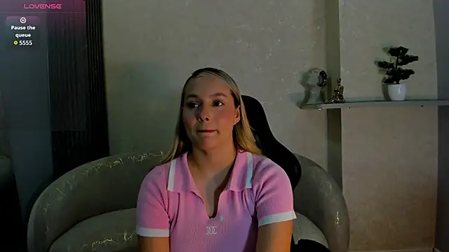 Snapshot of Emmaa_white_ chatting on June 12, 2026, 5:32 pm Emmaa white online show from June 12, 2026, 5:32 pm