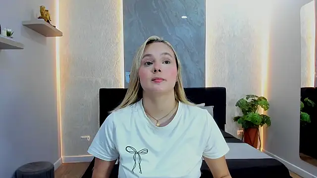 Snapshot of Emmaa_white_ chatting on May 25, 2026, 5:33 pm Emmaa white online show from May 25, 2026, 5:33 pm