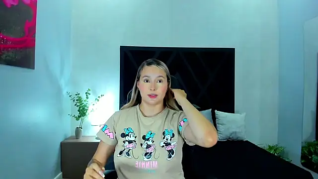 Snapshot of Emmaa_white_ chatting on July 23, 2026, 5:42 pm Emmaa white online show from July 23, 2026, 5:42 pm