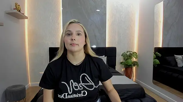 Snapshot of Emmaa_white_ chatting on May 22, 2026, 5:33 pm Emmaa white online show from May 22, 2026, 5:33 pm