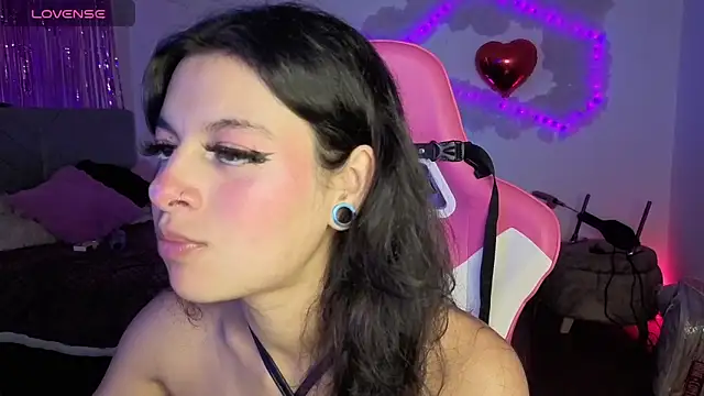 larah uwu online show from February 20, 2026, 7:49 pm