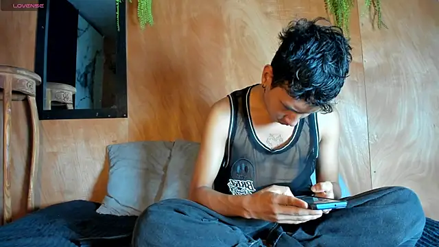 spicy adonhis online show from April 1, 2026, 1:34 pm