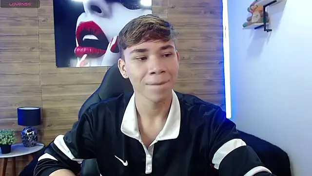 Snapshot of nathanclay chatting on May 5, 2026, 3:20 am nathanclay online show from May 5, 2026, 3:20 am