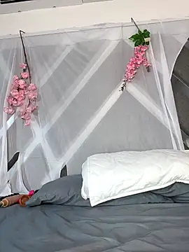 Snapshot of mia_everly chatting on November 4, 2025, 12:14 am mia everly online show from November 4, 2025, 12:14 am