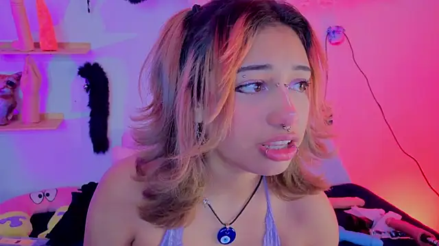 zoelight18 online show from November 29, 2025, 7:47 pm