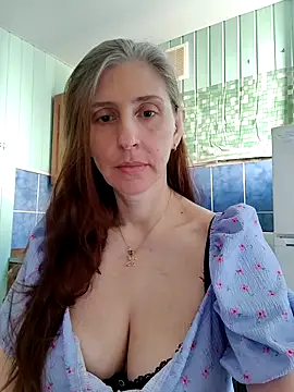 CandiCole online show from May 5, 2026, 7:22 am