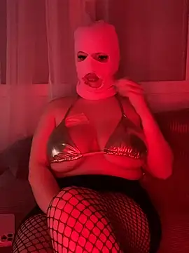 emiliafrancaise online show from March 5, 2026, 9:22 pm