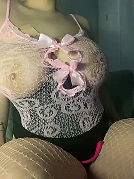 emiliafrancaise online show from February 9, 2026, 8:23 am