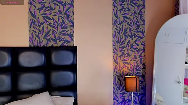  DantFox  online show from October 10, 2025, 2:56 am