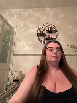 Snapshot of BuxomKitty_BBW chatting on March 8, 2026, 7:39 pm BuxomKitty BBW online show from March 8, 2026, 7:39 pm