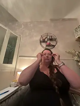 Snapshot of BuxomKitty_BBW chatting on March 14, 2026, 8:15 pm BuxomKitty BBW online show from March 14, 2026, 8:15 pm