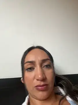 Ninabigtitied online show from November 11, 2025, 10:54 am