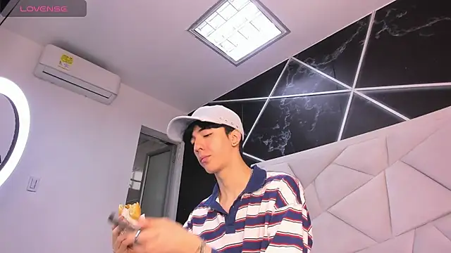Snapshot of AerumChae chatting on April 23, 2026, 12:11 pm AerumChae online show from April 23, 2026, 12:11 pm