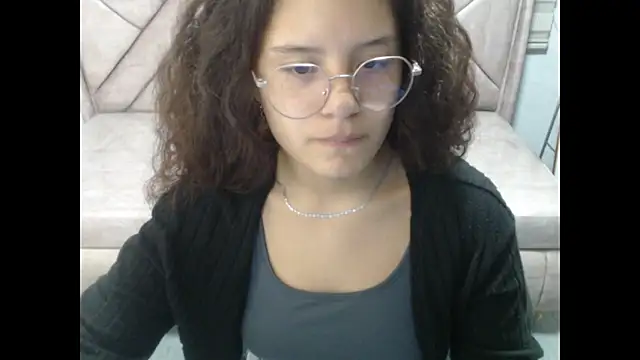 Snapshot of Velvet_Moon_V chatting on March 19, 2026, 7:47 pm Velvet Moon V online show from March 19, 2026, 7:47 pm