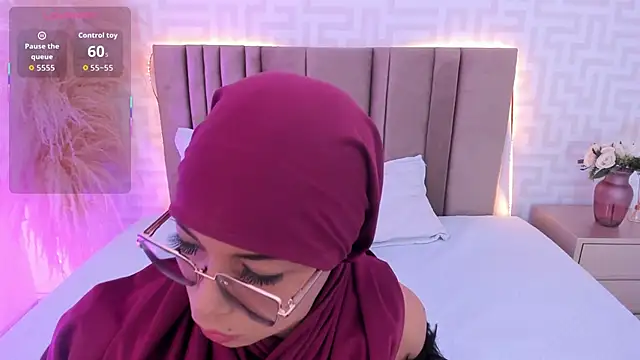 naishaa  online show from March 18, 2026, 7:04 pm