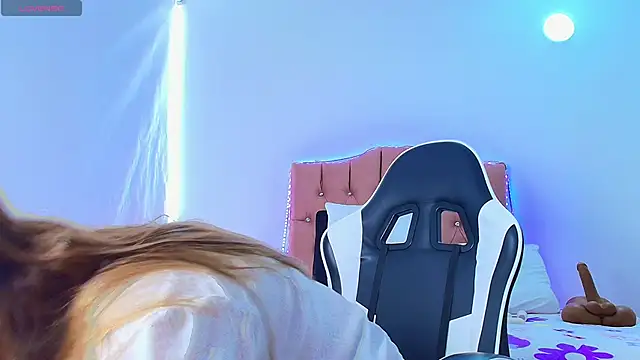 naomi diamond  online show from May 1, 2026, 11:59 am