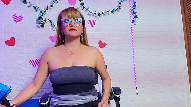 naomi diamond  online show from October 10, 2025, 11:11 am