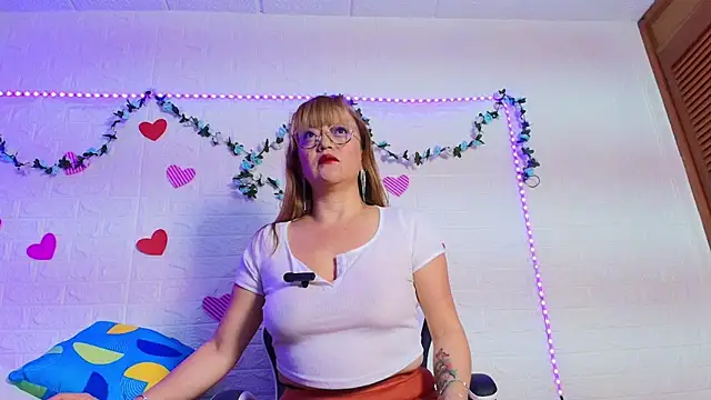 naomi diamond  online show from October 23, 2025, 11:09 am