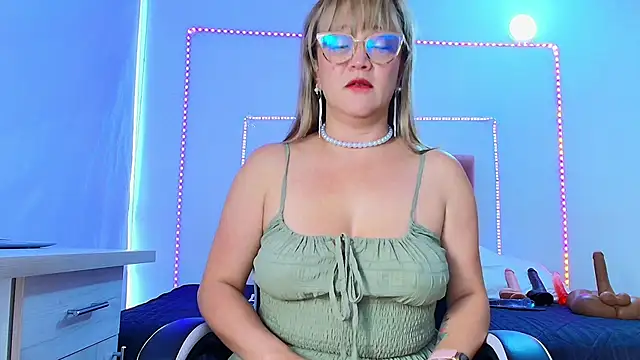 naomi diamond  online show from May 21, 2026, 11:29 am