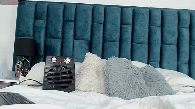 Snapshot of Emma_Foxi chatting on November 14, 2025, 9:18 pm Emma Foxi online show from November 14, 2025, 9:18 pm