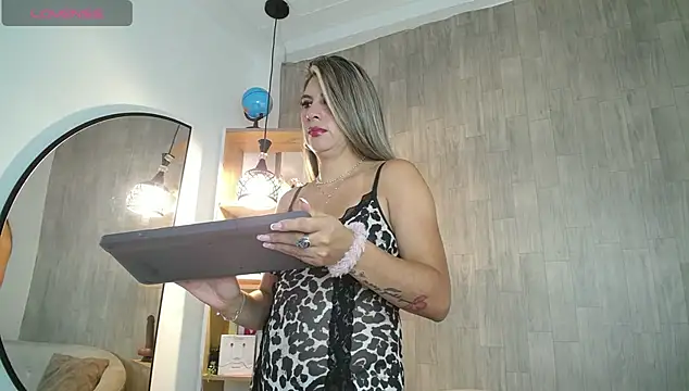 Snapshot of may_wood chatting on April 10, 2026, 12:01 pm may wood online show from April 10, 2026, 12:01 pm