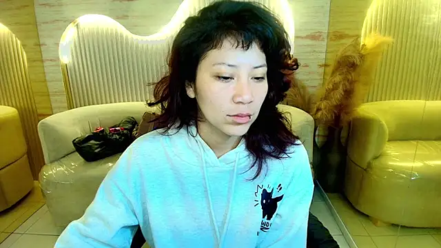 valentina r  online show from May 3, 2026, 3:22 am