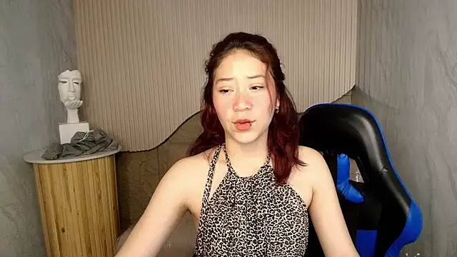 Snapshot of valentina_r_ chatting on October 9, 2025, 3:18 am valentina r online show from October 9, 2025, 3:18 am