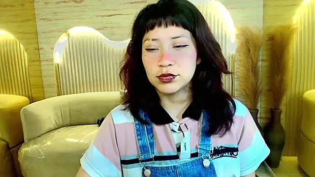 valentina r  online show from March 11, 2026, 3:22 am