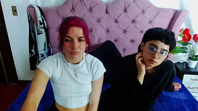 katalinathxandbritney1 online show from January 17, 2026, 1:31 am