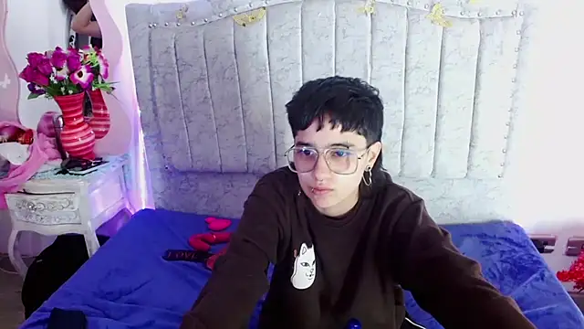 katalinathxandbritney1 online show from February 5, 2026, 3:57 am