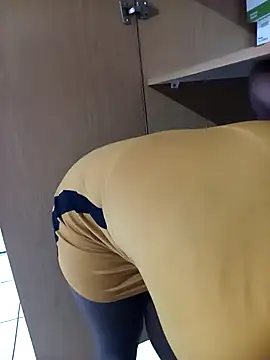 Snapshot of SweetHoney21_ chatting on February 12, 2026, 1:44 pm SweetHoney21 online show from February 12, 2026, 1:44 pm